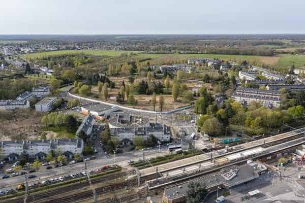 Illus. Amenagement du quartier Gare Becannes a La Verriere DroneLaVerriereGareGR107 resultat