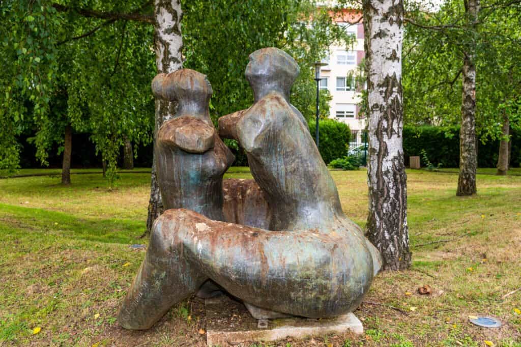 Sculpture L'Etreinte de Gérard Ramon à Maurepas © C. Lauté, Sqy
