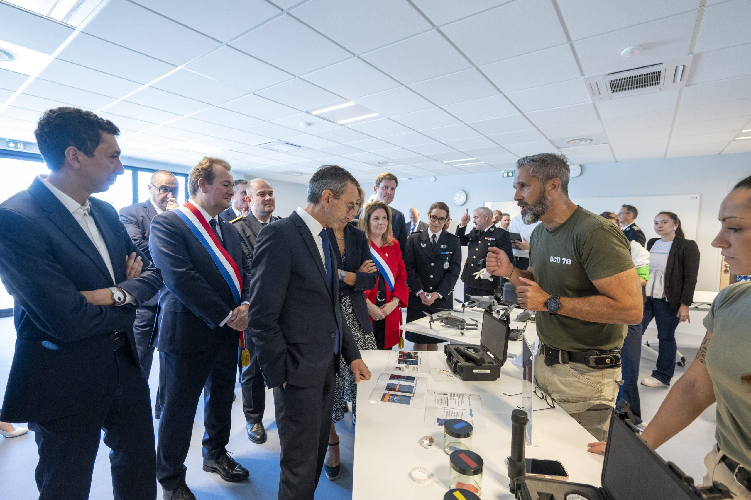 inauguration de l'hôtel de Police de SQY démonstration