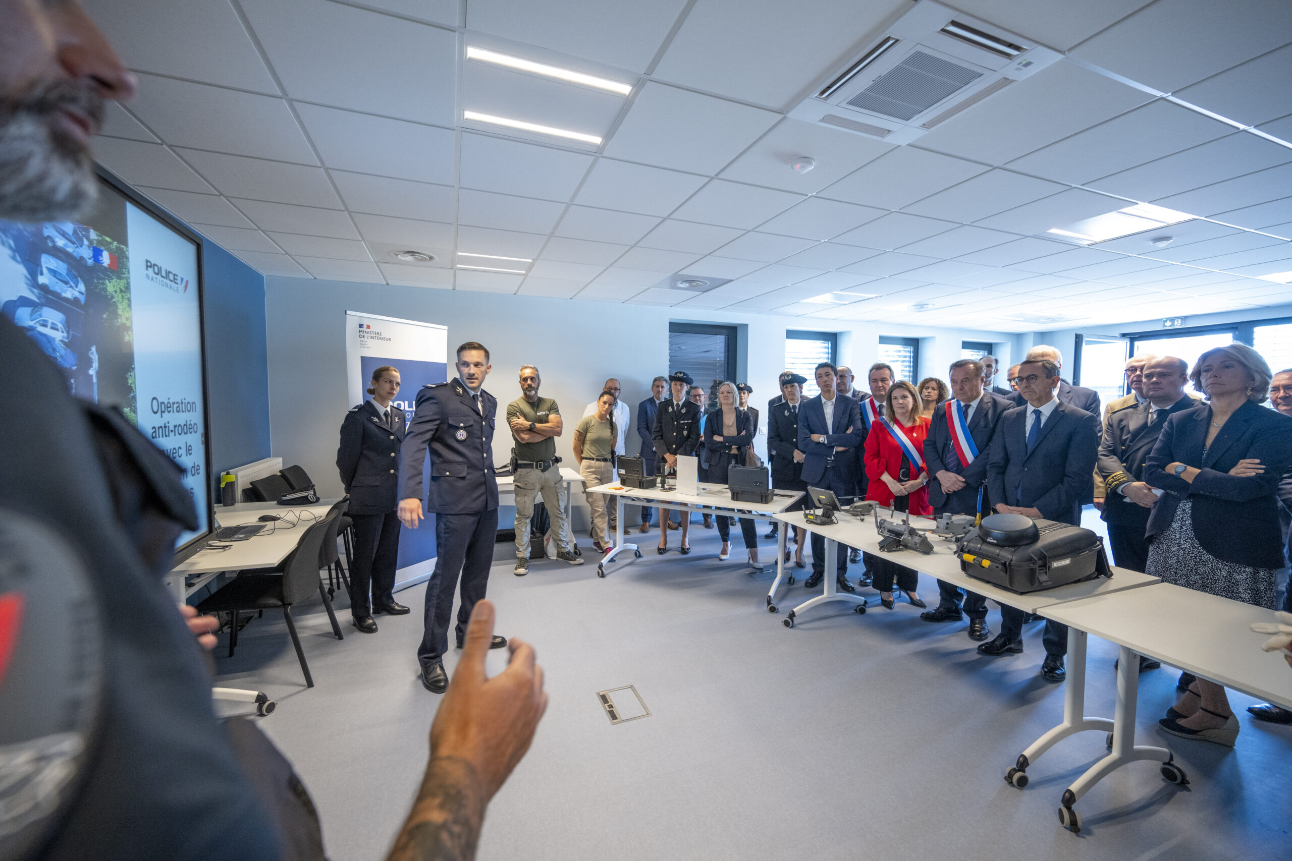 inauguration de l'hôtel de Police de SQY moment